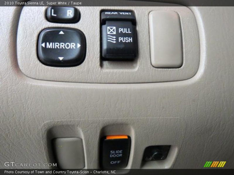 Super White / Taupe 2010 Toyota Sienna LE