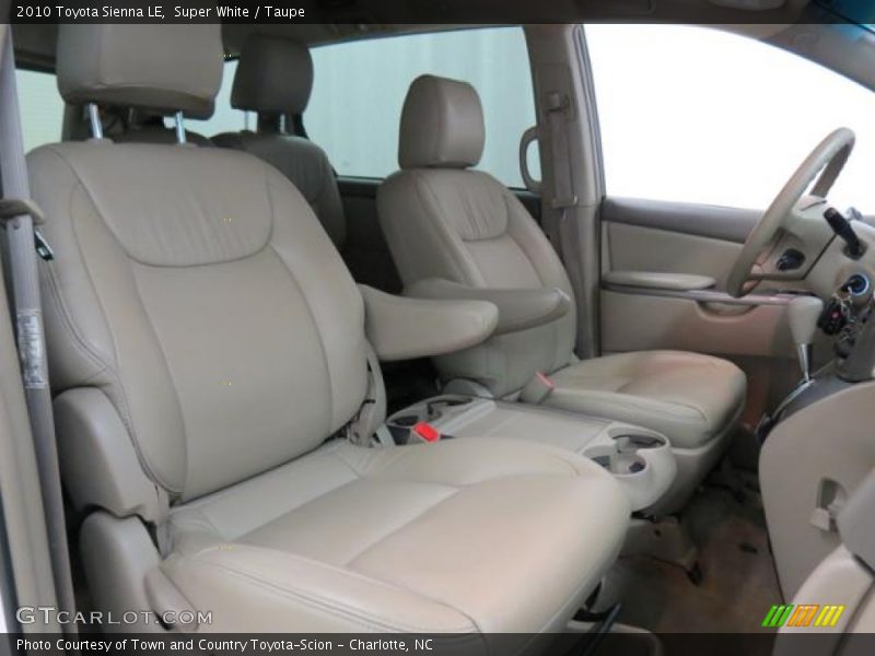 Super White / Taupe 2010 Toyota Sienna LE