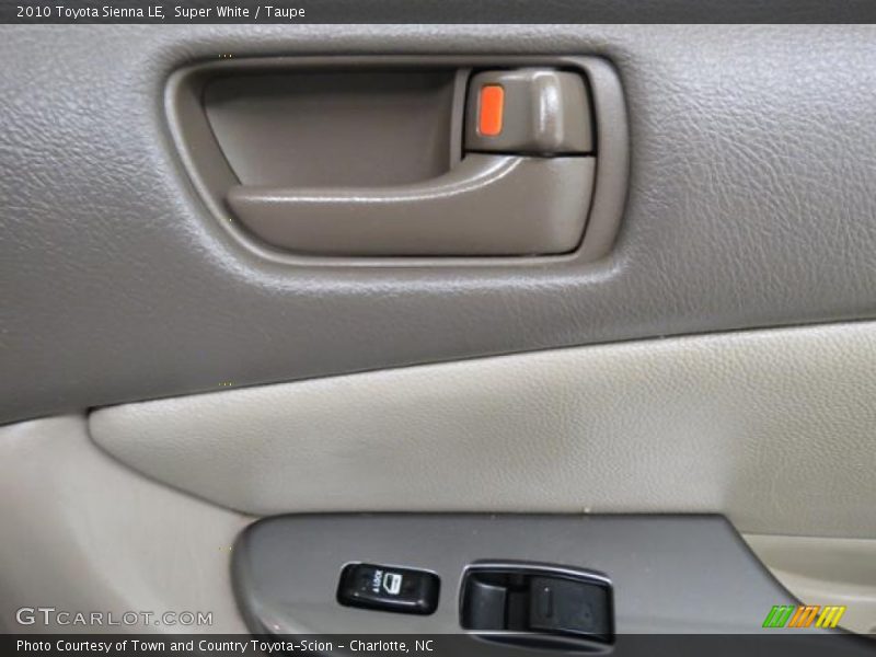 Super White / Taupe 2010 Toyota Sienna LE