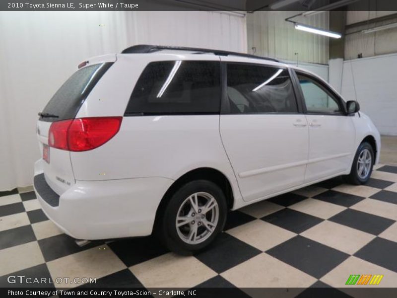 Super White / Taupe 2010 Toyota Sienna LE