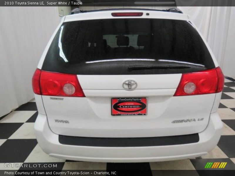 Super White / Taupe 2010 Toyota Sienna LE