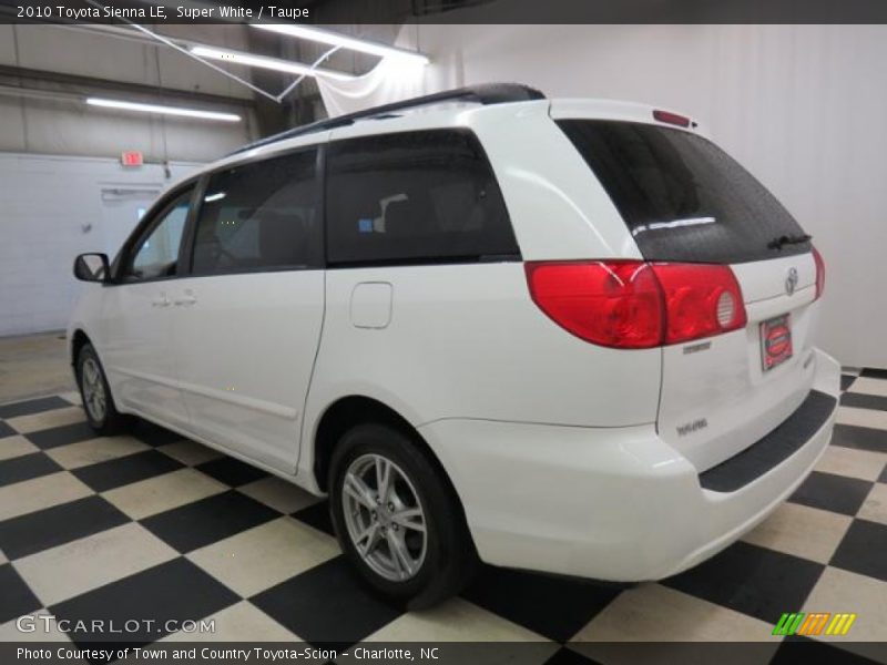 Super White / Taupe 2010 Toyota Sienna LE