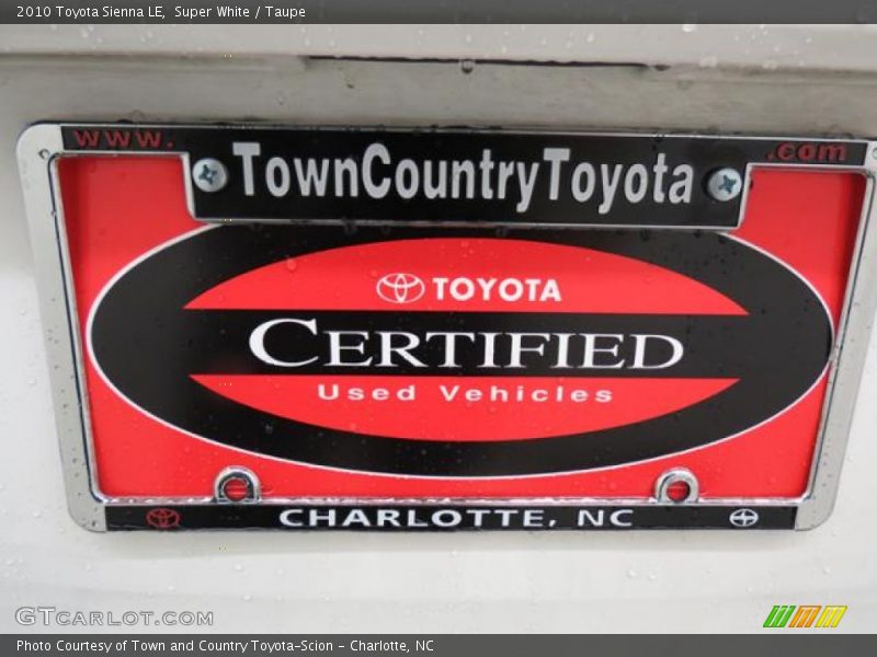 Super White / Taupe 2010 Toyota Sienna LE