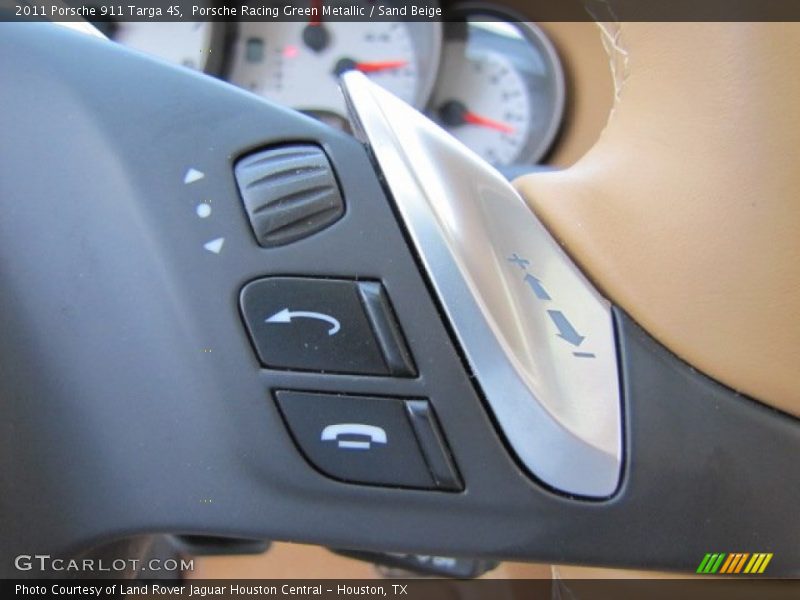 Controls of 2011 911 Targa 4S
