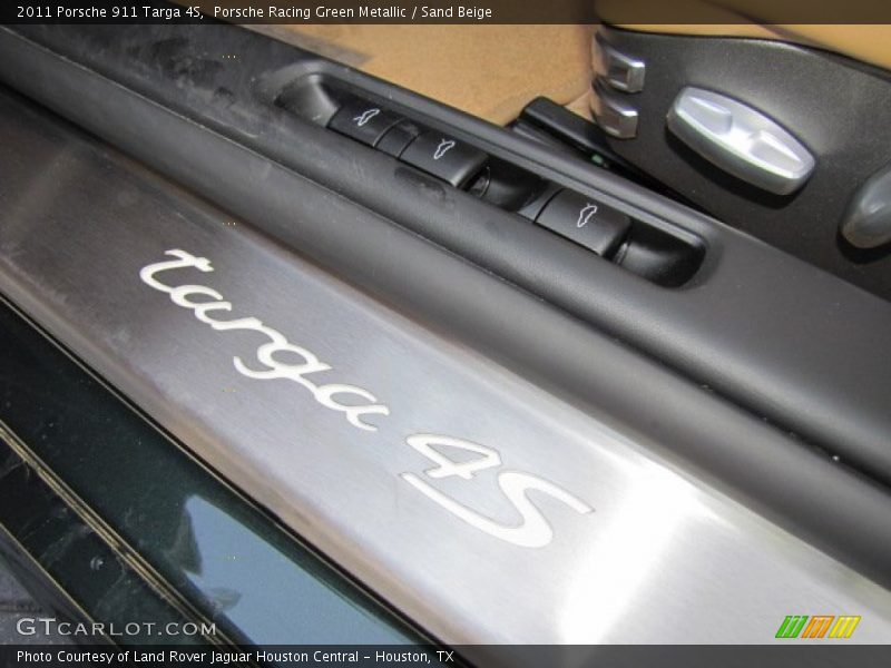 Controls of 2011 911 Targa 4S