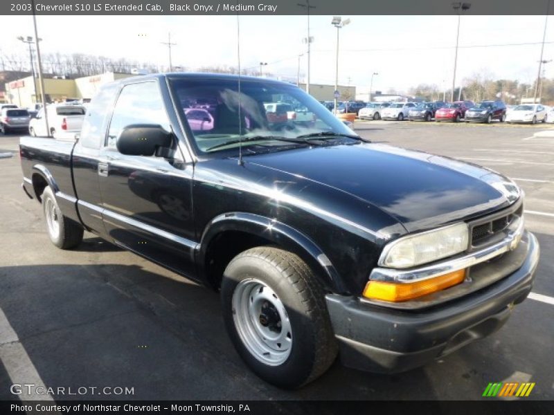 Front 3/4 View of 2003 S10 LS Extended Cab