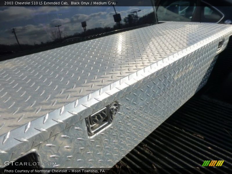 Black Onyx / Medium Gray 2003 Chevrolet S10 LS Extended Cab