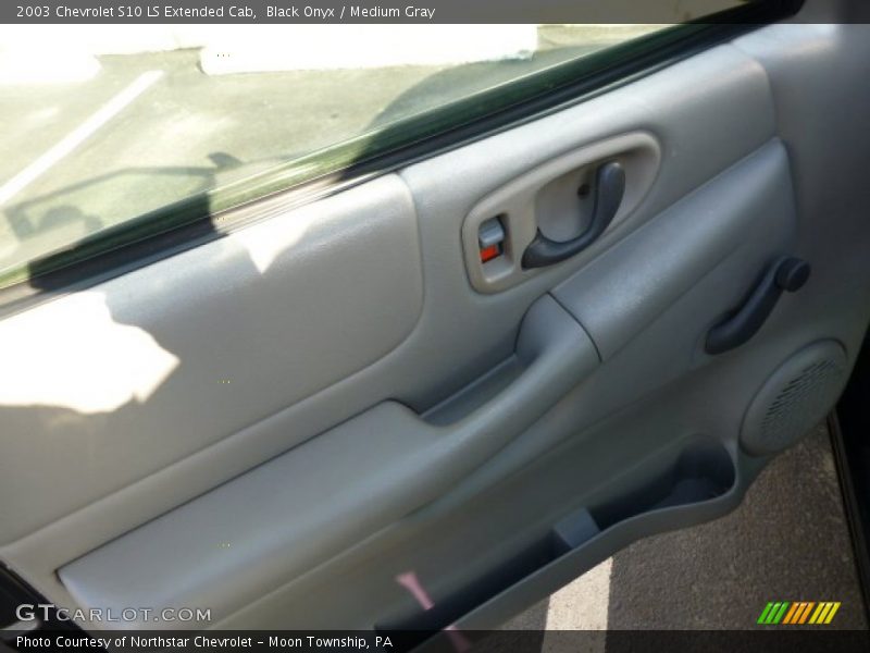 Black Onyx / Medium Gray 2003 Chevrolet S10 LS Extended Cab