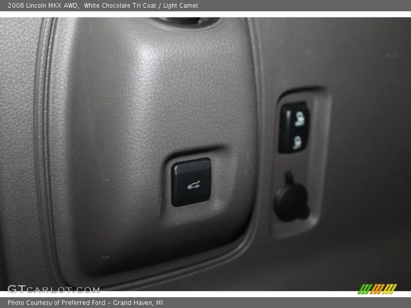 White Chocolate Tri Coat / Light Camel 2008 Lincoln MKX AWD