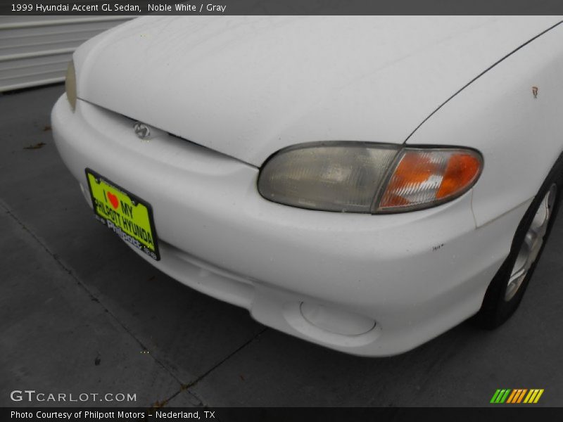 Noble White / Gray 1999 Hyundai Accent GL Sedan