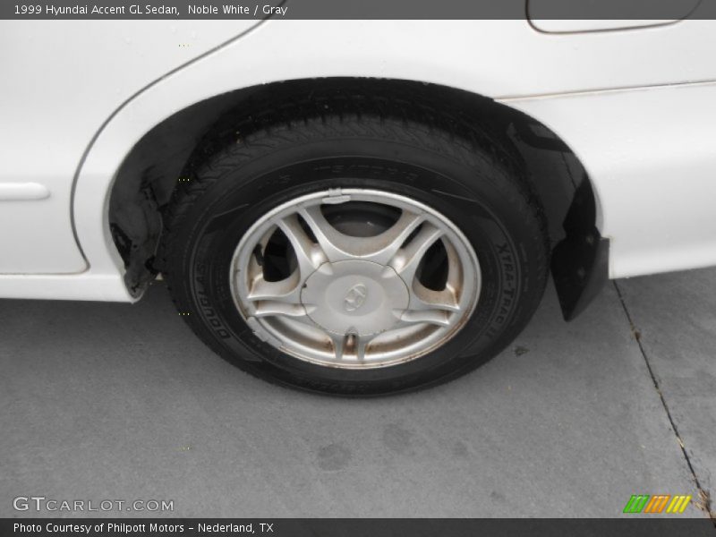 Noble White / Gray 1999 Hyundai Accent GL Sedan