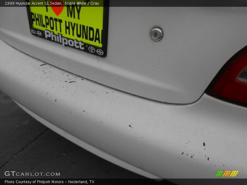 Noble White / Gray 1999 Hyundai Accent GL Sedan