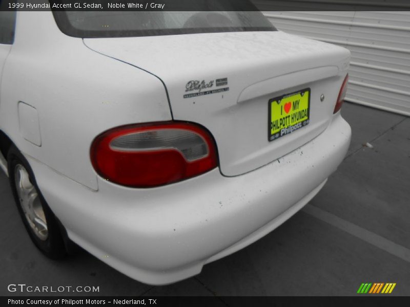 Noble White / Gray 1999 Hyundai Accent GL Sedan