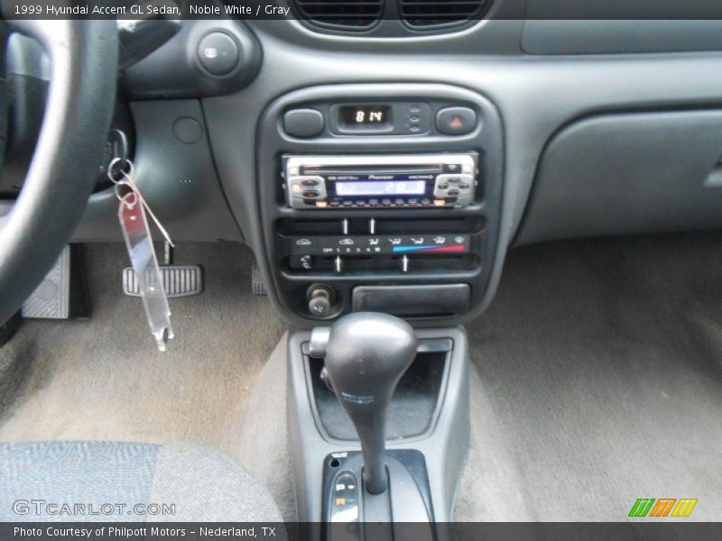 Noble White / Gray 1999 Hyundai Accent GL Sedan