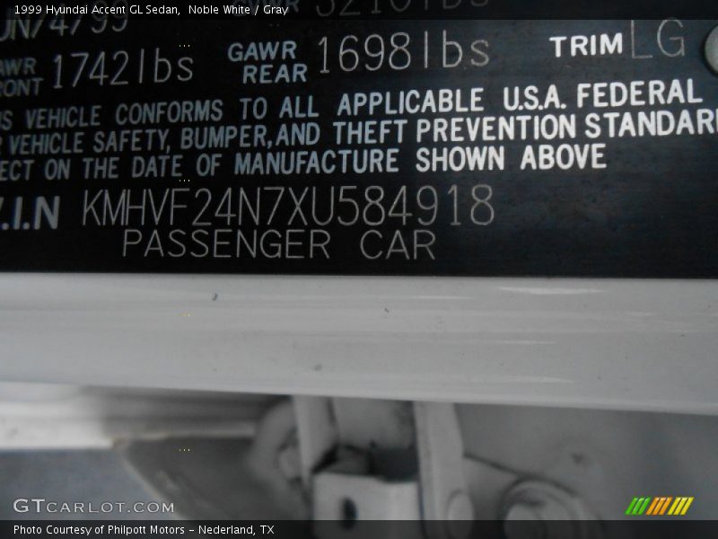 Noble White / Gray 1999 Hyundai Accent GL Sedan