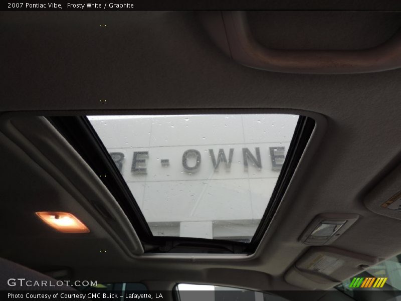 Frosty White / Graphite 2007 Pontiac Vibe