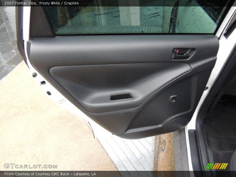 Frosty White / Graphite 2007 Pontiac Vibe