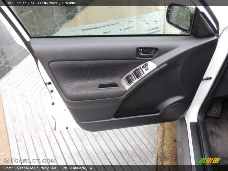 Frosty White / Graphite 2007 Pontiac Vibe