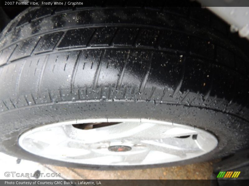 Frosty White / Graphite 2007 Pontiac Vibe