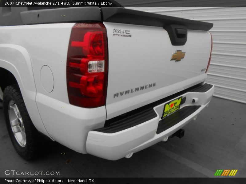 Summit White / Ebony 2007 Chevrolet Avalanche Z71 4WD