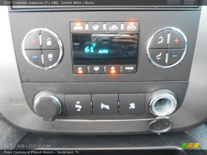 Summit White / Ebony 2007 Chevrolet Avalanche Z71 4WD