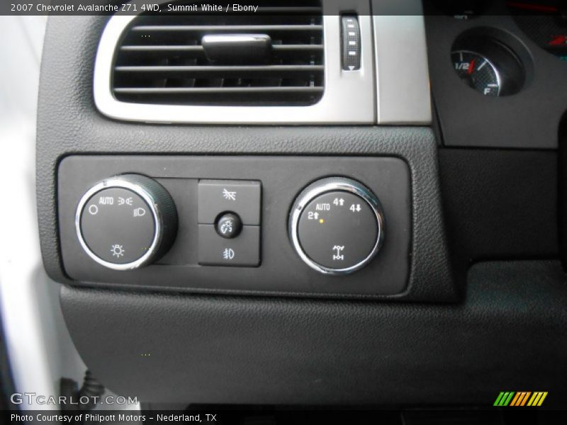 Summit White / Ebony 2007 Chevrolet Avalanche Z71 4WD