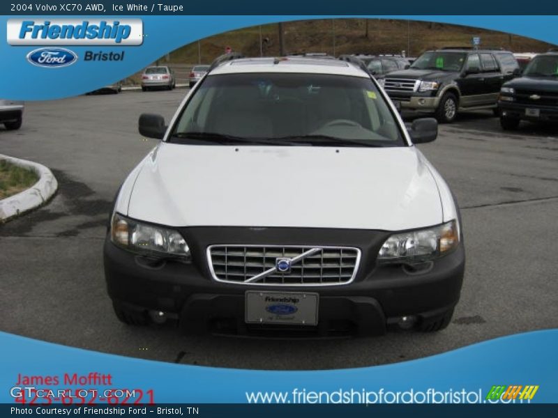 Ice White / Taupe 2004 Volvo XC70 AWD