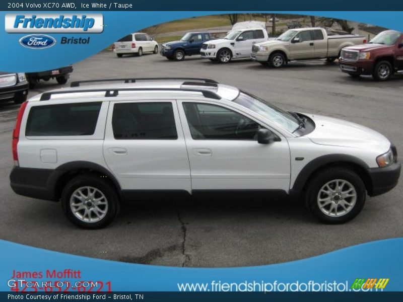Ice White / Taupe 2004 Volvo XC70 AWD