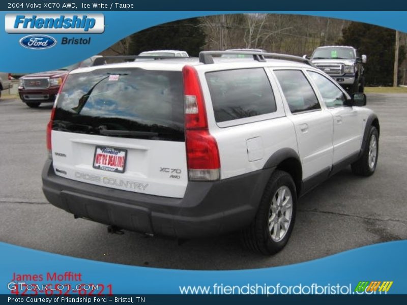 Ice White / Taupe 2004 Volvo XC70 AWD