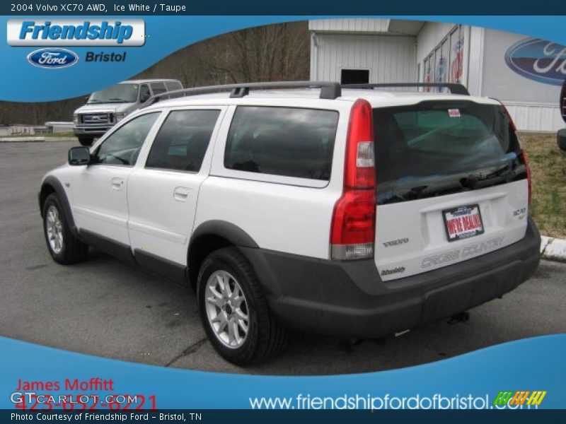 Ice White / Taupe 2004 Volvo XC70 AWD