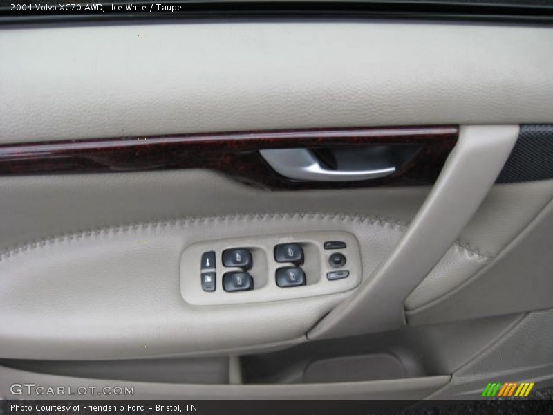 Ice White / Taupe 2004 Volvo XC70 AWD