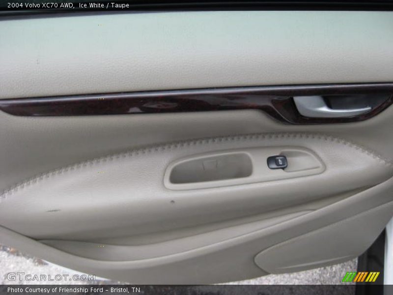 Ice White / Taupe 2004 Volvo XC70 AWD