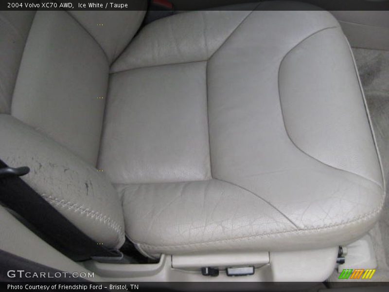 Ice White / Taupe 2004 Volvo XC70 AWD