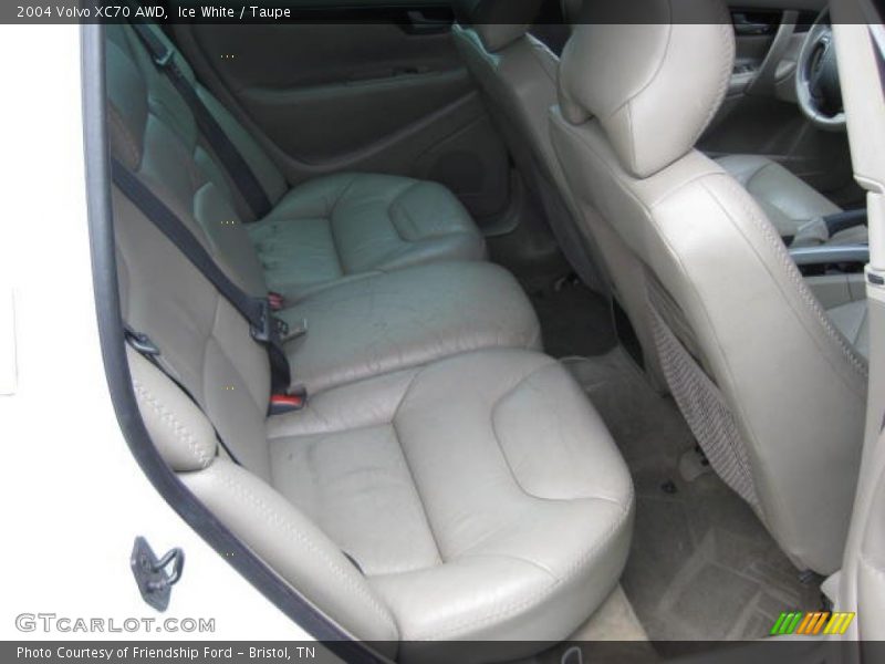 Ice White / Taupe 2004 Volvo XC70 AWD