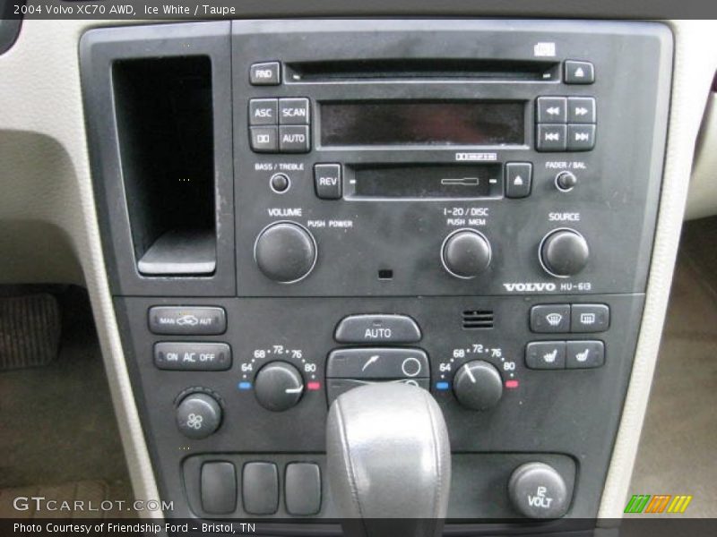 Ice White / Taupe 2004 Volvo XC70 AWD