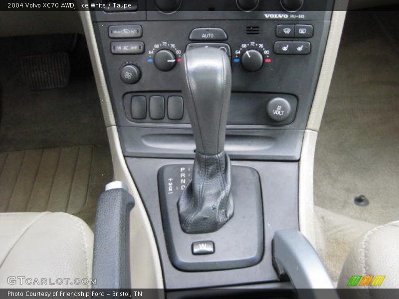 Ice White / Taupe 2004 Volvo XC70 AWD