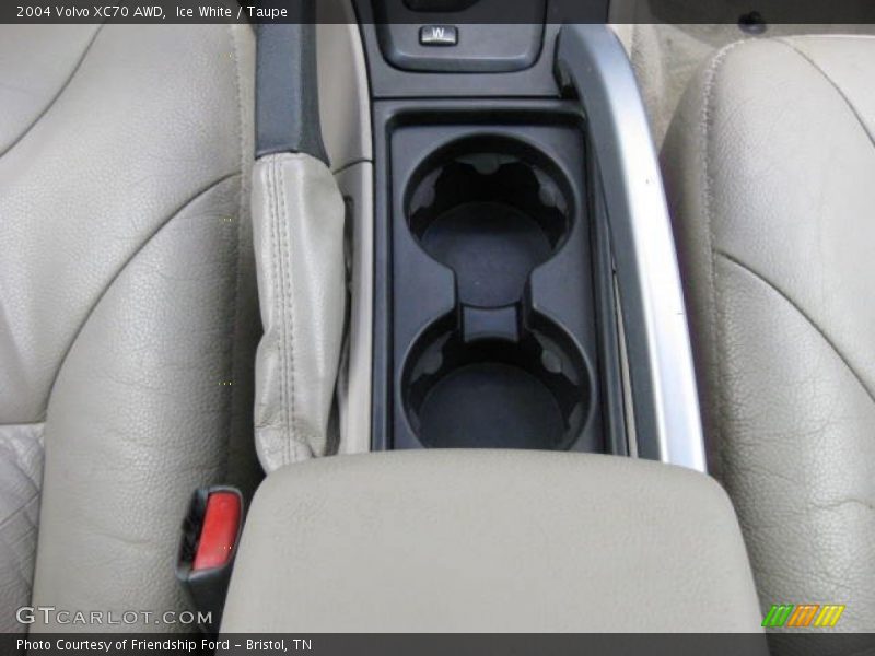 Ice White / Taupe 2004 Volvo XC70 AWD