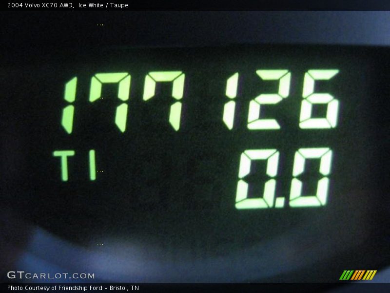 Ice White / Taupe 2004 Volvo XC70 AWD