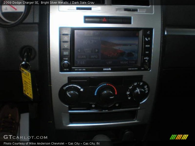 Bright Silver Metallic / Dark Slate Gray 2009 Dodge Charger SE