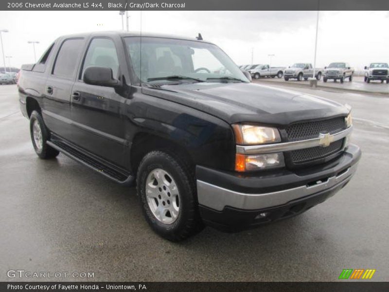 Front 3/4 View of 2006 Avalanche LS 4x4