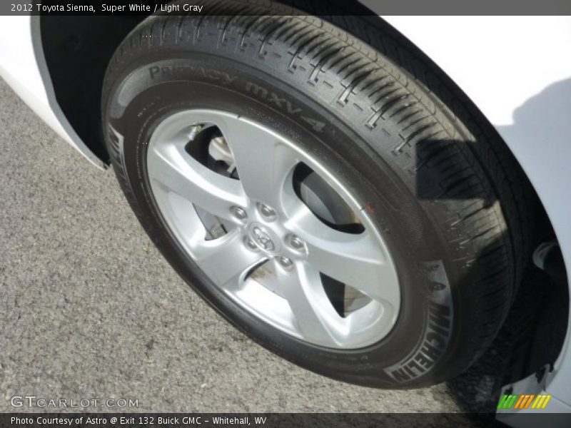 Super White / Light Gray 2012 Toyota Sienna