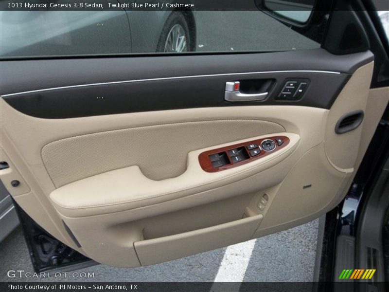 Door Panel of 2013 Genesis 3.8 Sedan