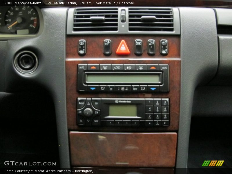 Brilliant Silver Metallic / Charcoal 2000 Mercedes-Benz E 320 4Matic Sedan
