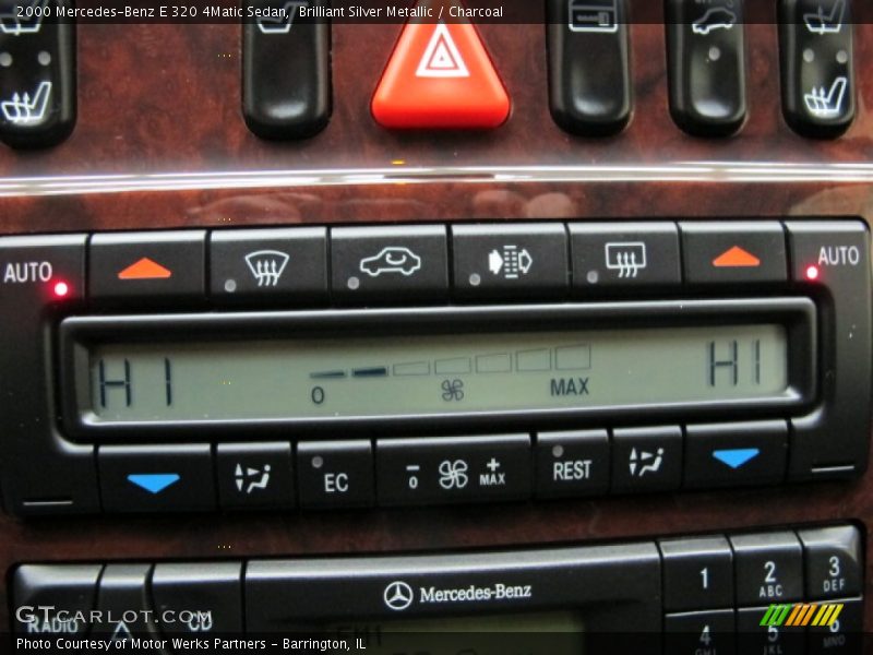 Brilliant Silver Metallic / Charcoal 2000 Mercedes-Benz E 320 4Matic Sedan