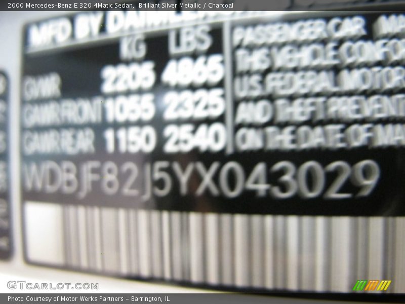 Brilliant Silver Metallic / Charcoal 2000 Mercedes-Benz E 320 4Matic Sedan