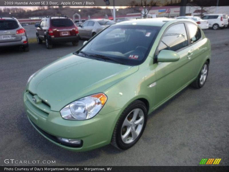 Front 3/4 View of 2009 Accent SE 3 Door