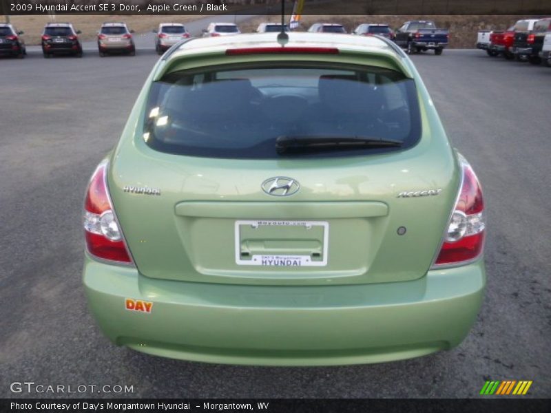 Apple Green / Black 2009 Hyundai Accent SE 3 Door