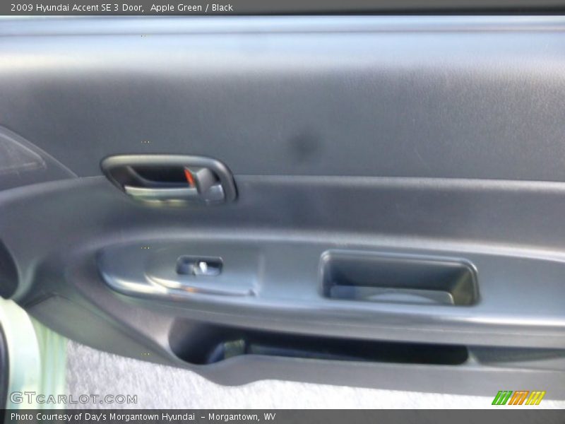 Apple Green / Black 2009 Hyundai Accent SE 3 Door