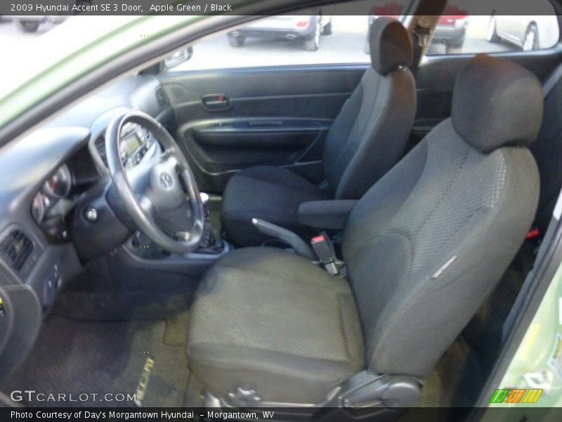 Front Seat of 2009 Accent SE 3 Door