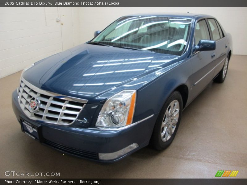 Front 3/4 View of 2009 DTS Luxury